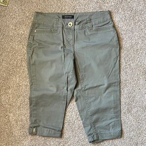 Olive Green Cropped Capris